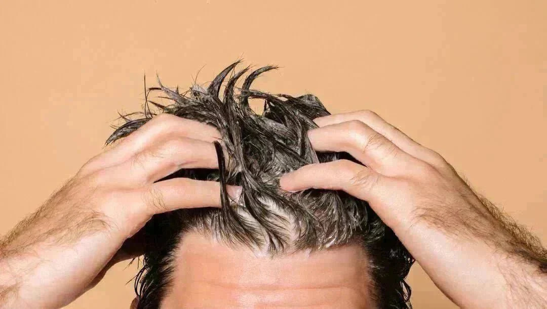 Olaplex No 4 Bond Maintenance Shampoo 250ml - Image 3